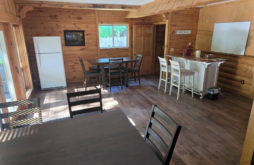 Lake Ann House | The Bears Den- Sleeping Bear Resort in Lake Ann Michigan