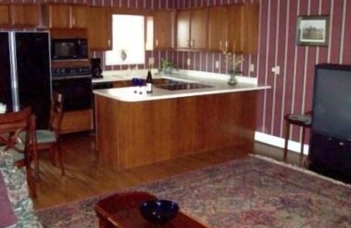 Wolf Creek House | The Beautiful Lake of Egypt's Premier Home Enjoy a 30% discount Oct - April