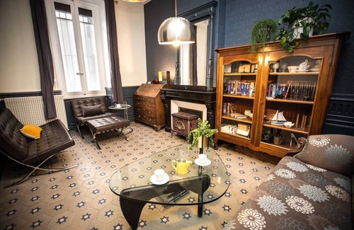 Carcassonne House | The beautifully restored 1850s French townhouse with views of the Cite and river
