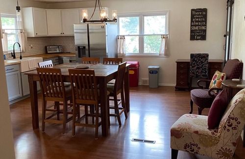 Beech Grove House | ❤️ The Bedford - spacious, cozy, quiet & comfortable ❤️