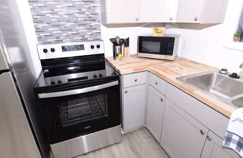 Memphis House | *The Bee Hive* cozy space, minutes from Downtown