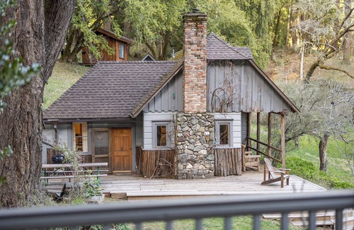 Redwood Valley House | The Beehive- 4-bedroom house at Leonard Lake Reserve