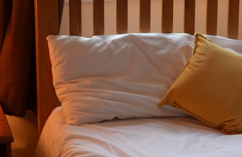 Knowl Hill Hotel | The Bell and Bottle