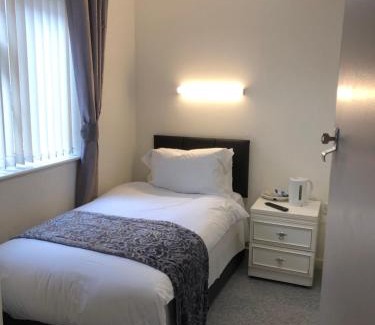 Newtown Hotel | The Bell Hotel