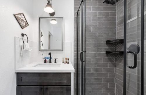 Three Rivers Apartment | The Belle Sequoia Motel RM9