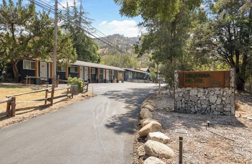 Three Rivers Apartment | The Belle Sequoia Motel RM9