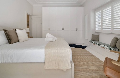 Bellevue Hill Apartment | 'The Bellevue' - Art Deco Abode, close to Bondi Beach!