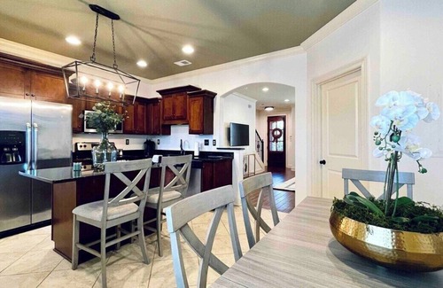 Oxford House | The Belvedere, 1 mile from Square & Campus!