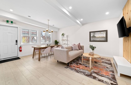 Belleville Apartment | The Belvedere:Front Street Flats
