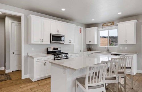 Washington House | The Bend at Paseos: Dog Friendly, Hot Tub, Playstation
