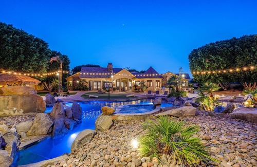 Bermuda Dunes House | The Bentley Estate: Karaoke, Grotto, Sauna, Putting Green, BBQ!