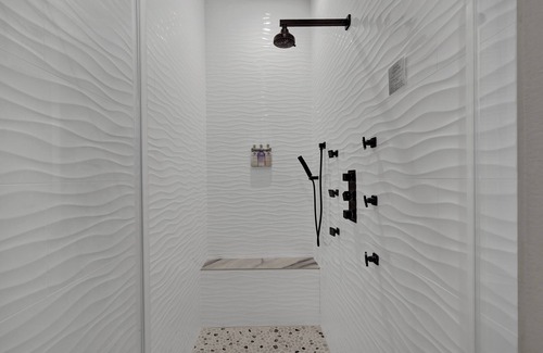 Johnson City Hotel | The Bentley Hotel - Beatles Room - Hill Country View