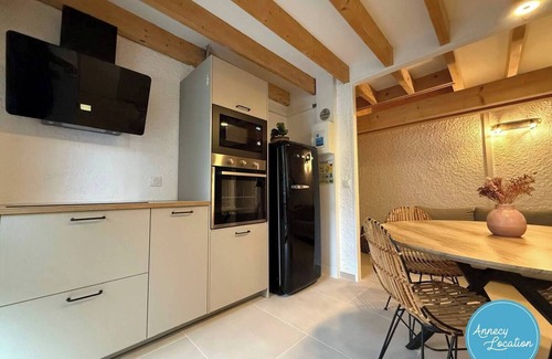 Talloires-Montmin Apartment | The Bergerie T3- view Mountains.