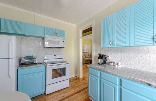 Stuart Hotel | THE BERMUDA SUITE AT OLD COLORADO INN