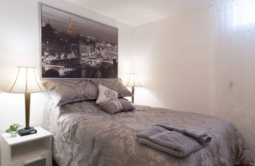 Kensington-Cedar Cottage House | The best cozy apartment in heart of Vancouver
