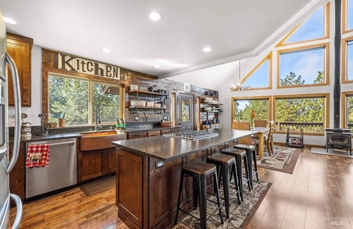 McCall Cabin | The Best McCall Has to Offer! One of a Kind Cabin - 5 bedrooms Available