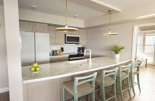 Marathon Hotel | The Best Spot for Your Next Getaway! Terrace w/Water View, Full Kitchen, Pool!