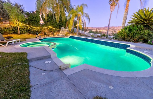 Castaic House | The Best View in The City! Six Flags! Castaic Lake!
