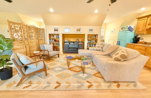 Drake Apartment | The Best View on Fairview