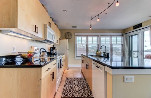 Grand Haven Condo | The Best Views of Grand Haven Channel & Lake Michigan from Brezza Di Lago 11
