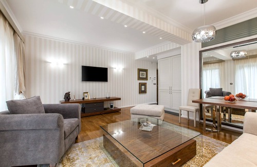 Plaka Apartment | The Beverly Suites in Plaka by JJ Hospitality-