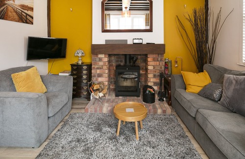 Bewdley Cottage | The Bewdley Bolthole Cottage with log burner Sleeps upto 6 free wifi Netflix