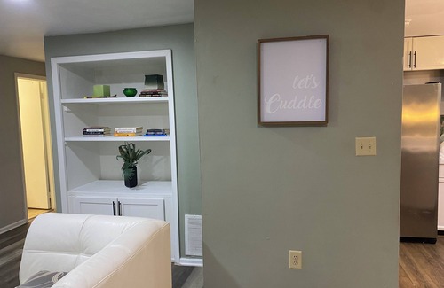 Frederick House | The Big Beautiful Townhouse with AC, WiFi in Frederick