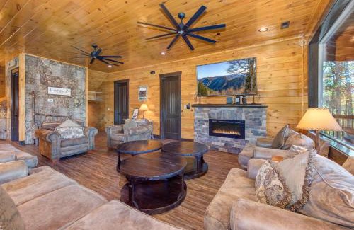 Gatlinburg House | The Big Willow Retreat by Stony Brook Cabins