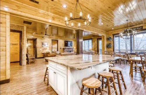 Gatlinburg House | The Big Willow Retreat by Stony Brook Cabins