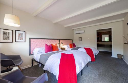 Canaan Valley Hotel | The Billy Motel Double Room with Retro Charm
