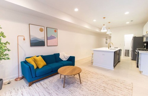 Fountain Square House | The Birch at Fountain SQ-King Bed INDY w/Fire Pit