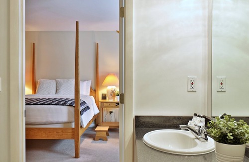 Killington Cabin | The Birch Ridge: Blue Velvet Room #10 - Queen Suite in Killington, Vermont. Hot Tub. Lounge.