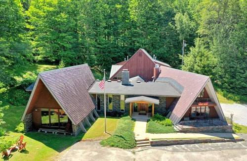 Killington Cabin | The Birch Ridge: Mission Room #4 - Queen Suite in Killington, Vermont