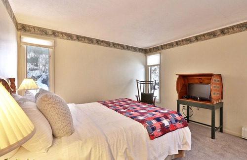 Killington Cabin | The Birch Ridge: Mission Room #2 - Queen Suite in Renovated Killington Lodge. Hot tubs.