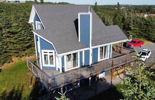 Dildo House | The Bird House- 3 bed unique home with Hot tub