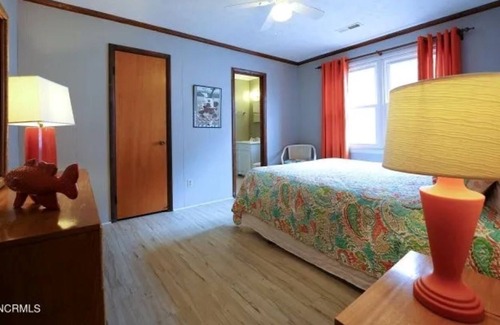 Sunset Beach Cottage | "The Bird House" A Cozy Historic Beach Cottage walking distance to beach!