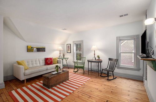 Grand Rapids Apartment | " The Bird's Nest" - a lovely downtown apartment with vintage charm in downtown