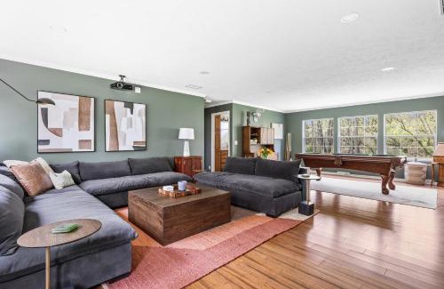 Douglas House | The Birdcage