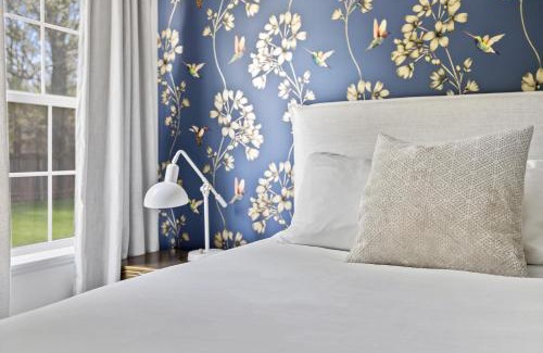 Douglas House | The Birdcage