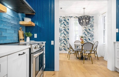 Fredericksburg House | The Birdhouse - Hot Tub, Pool & Fire Pit!
