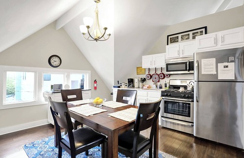 Downtown Indianapolis Villa | The Birdhouse on Meridian - Entire Property