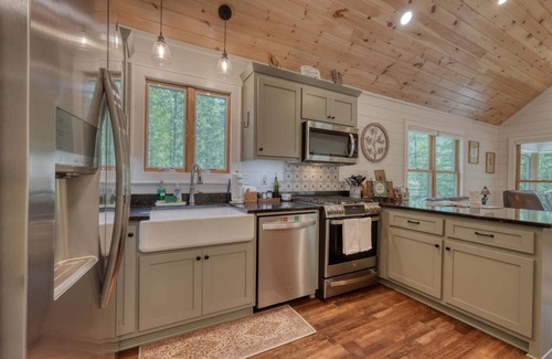 Suches Cabin | The Birdhouse