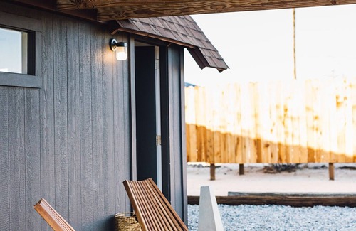 Twentynine Palms Apartment | {The Birdie} King Bed, Hot Tub, Outdoor Soaking Tub. Near JTNP