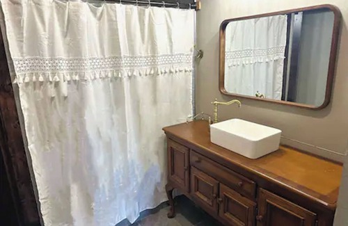 Mount Pleasant House | The Birds Eye Suite w/Private Full Bath