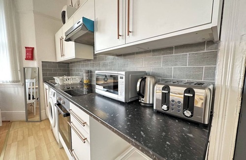 Edgbaston Apartment | The Birmingham Chic Retreat