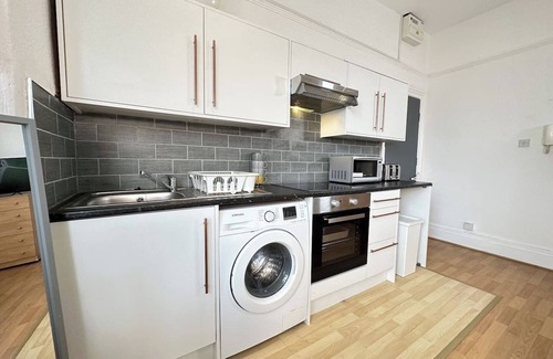 Edgbaston Apartment | The Birmingham Chic Retreat
