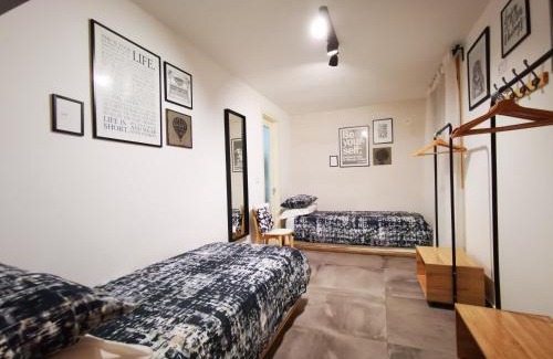 Valenzano Apartment | The black dog house