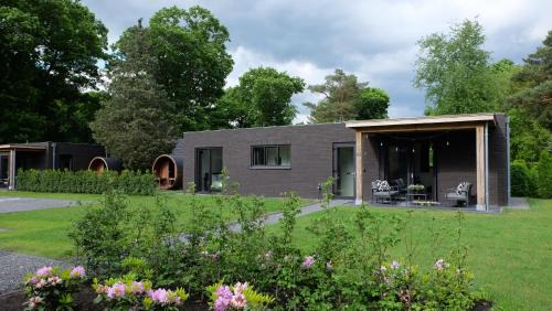 Voorthuizen House | The Black Oak - Luxe bungalow met prive sauna