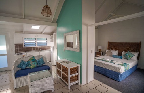Arorangi Hotel | The Black Pearl Beach Side Apartments
