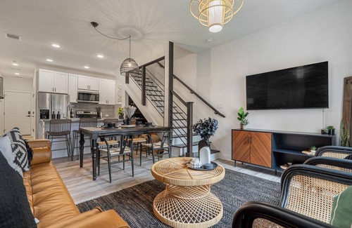 Highland Lake Estates Villa | The Black Sands I No Service Fees Backyard BBQ